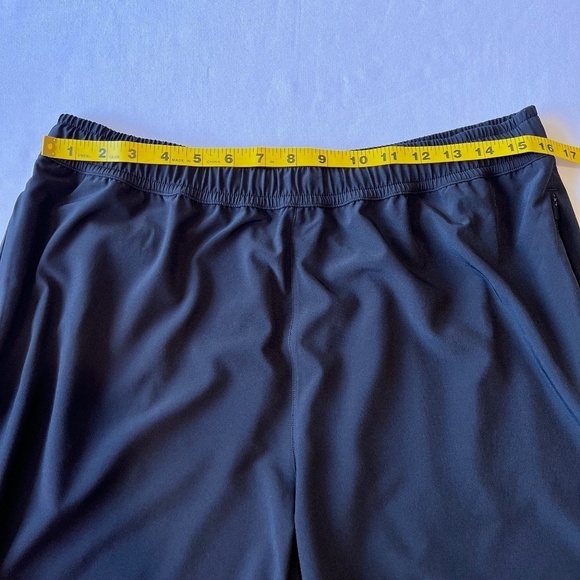 Beyond Yoga men’s Pivotal performance shorts - Picture 6 of 13